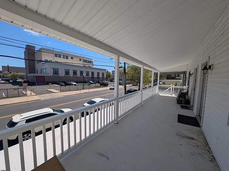 12 N Iowa Ave — Photo 4