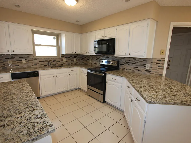 3504 Hilltop Ln — Photo 6