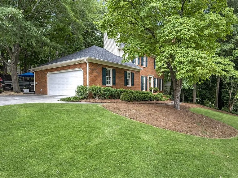 601 Spring Creek Way NE — Photo 3