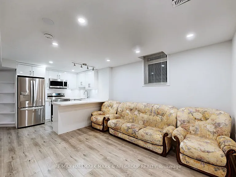 719 Shanahan Blvd — Photo 4