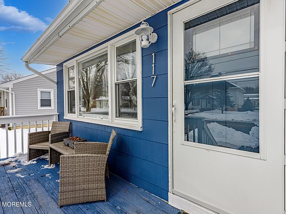 5th image of 117 W Arverne Avenue