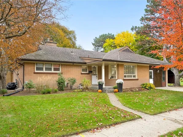 3 Oakwood Ave, Kitchener, ON N2H 6G7