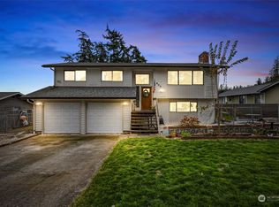 829 SW 3rd Ave, Oak Harbor, WA 98277