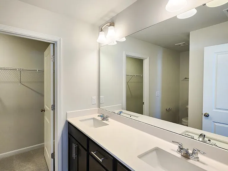 2431 Kasota Ln — Photo 34
