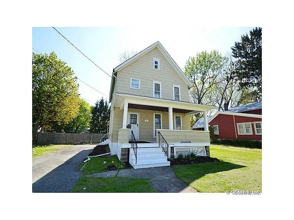 65 Pollard Ave photo 1