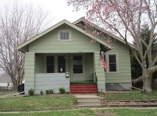 908 S 4th St, Fairfield, IA 52556