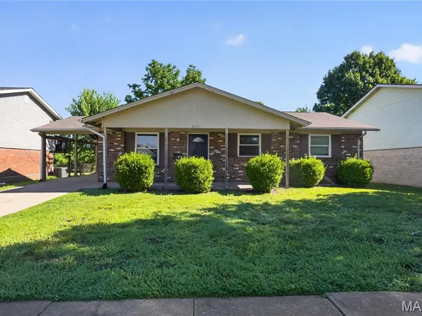 2371 Farflung Dr, Florissant, MO 63031