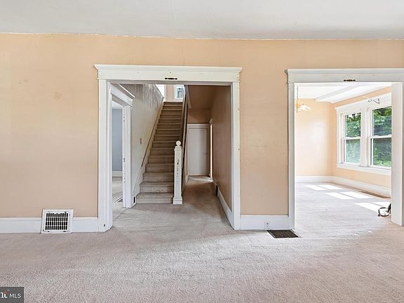 5th image of 3004 Crescent Blvd