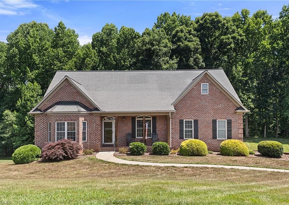 1st image of 134 Graywood Ct