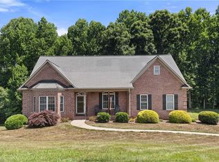 134 Graywood Ct, Advance, NC 27006