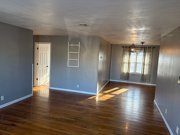 3rd image of 4211 E Frank Phillips Blvd