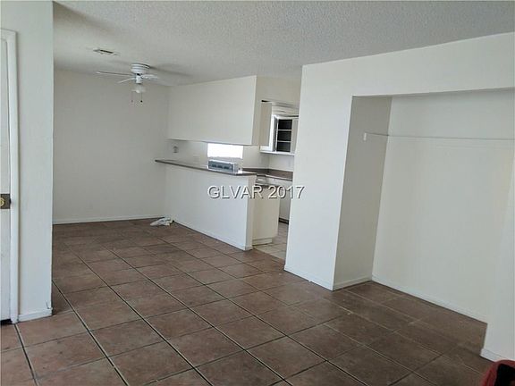 3rd image of 2160 Exeter Dr APT A