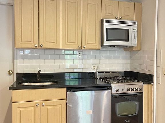 3rd image of 60 W 8th St APT 3A