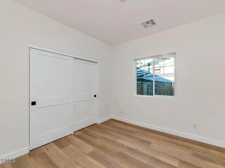 938 E Coronado Rd — Photo 22