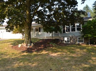 2610 Dean Lake Ave NE, Grand Rapids, MI 49505