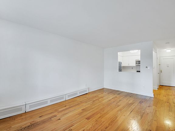 3rd image of 3615 Oxford Ave APT 6