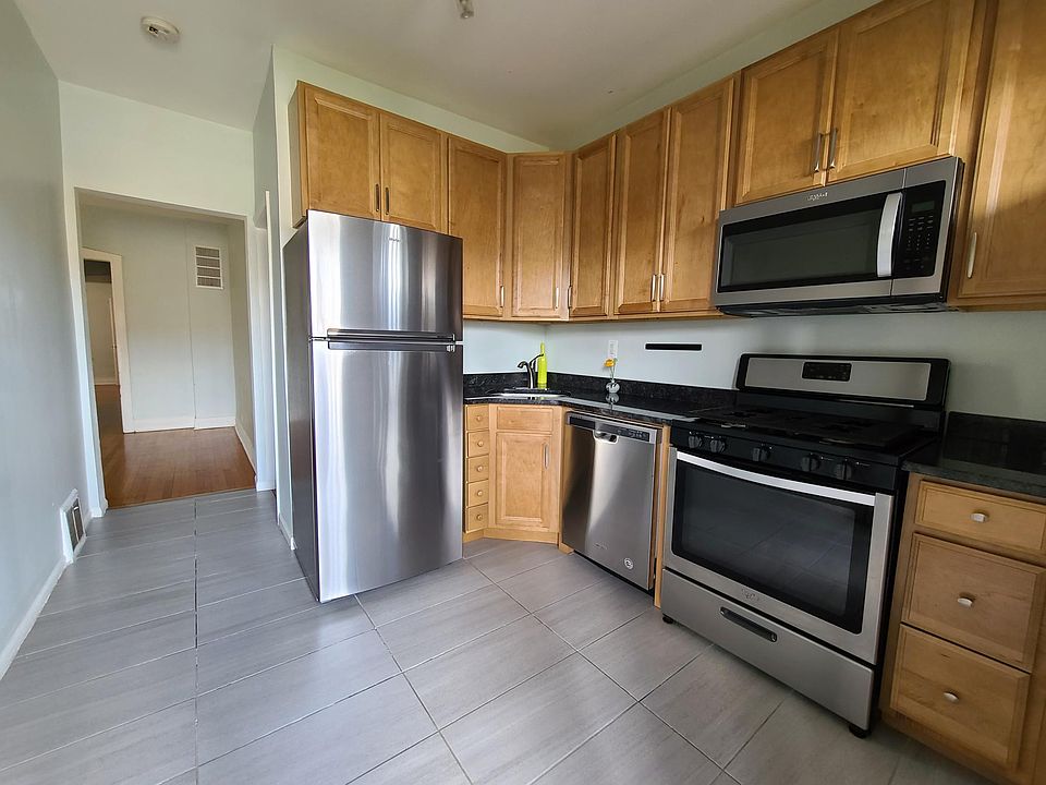 1st image of 4739 N Sawyer Ave APT 1