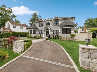 115 Manhasset Rd, New Hyde Park, NY 11040