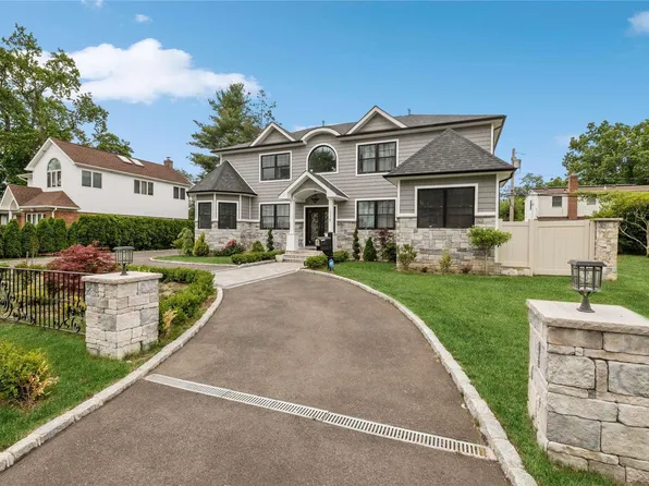 115 Manhasset Road, New Hyde Park, NY 11040