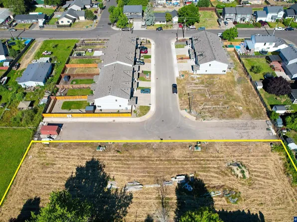 700-790 Monarch Way, Harrisburg, OR 97446