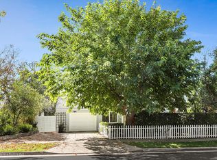 696 E Woodbury Rd, Pasadena, CA 91104