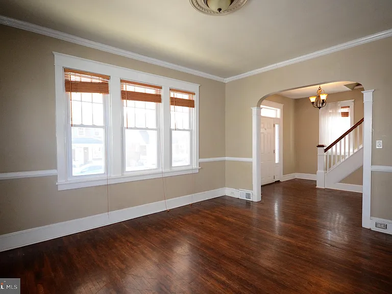 623 Guilford Ave — Photo 4