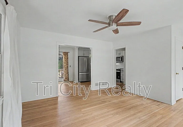 212 Hilltop Dr — Photo 14