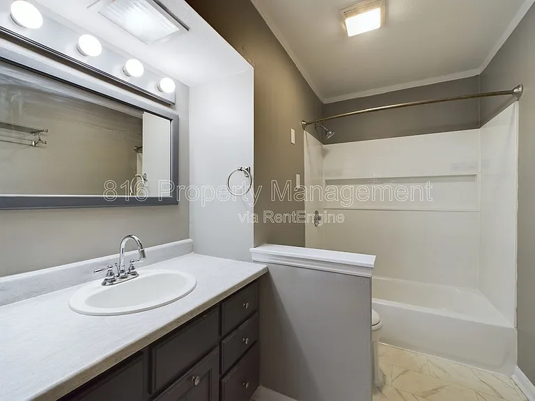 5012 S Grand Ave — Photo 10