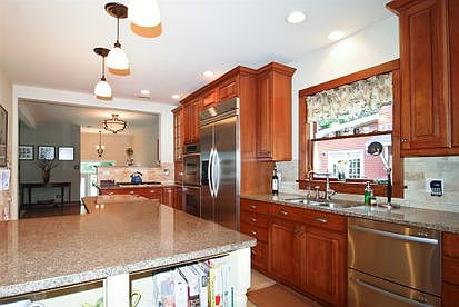5th image of 321 S Elmwood Ave