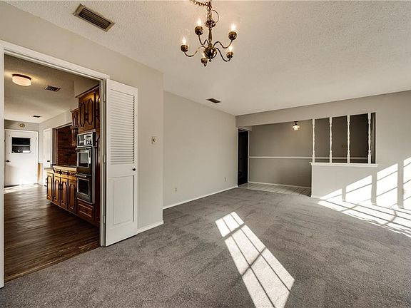 5th image of 2021 Westlake Dr