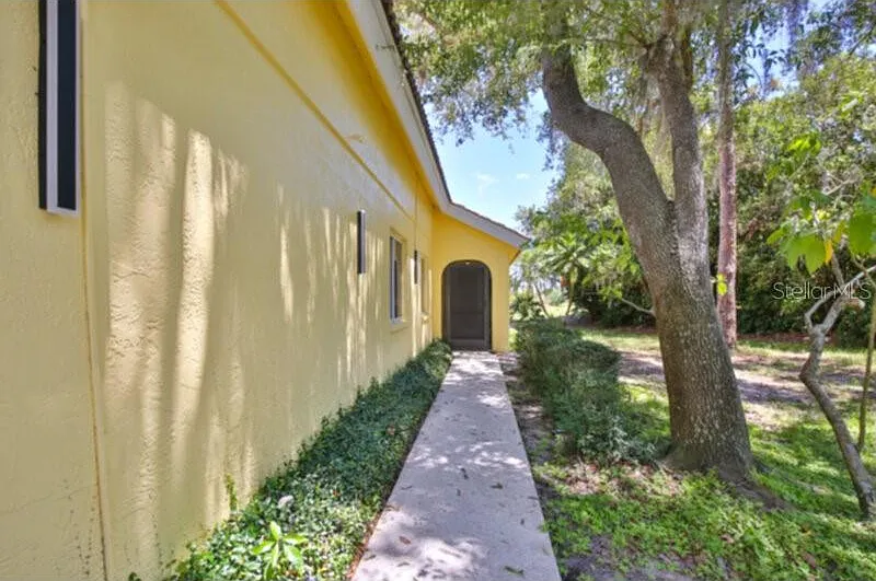 4 bed, 3.0 bath, 2296 sqft, $3,750 — Photo 2