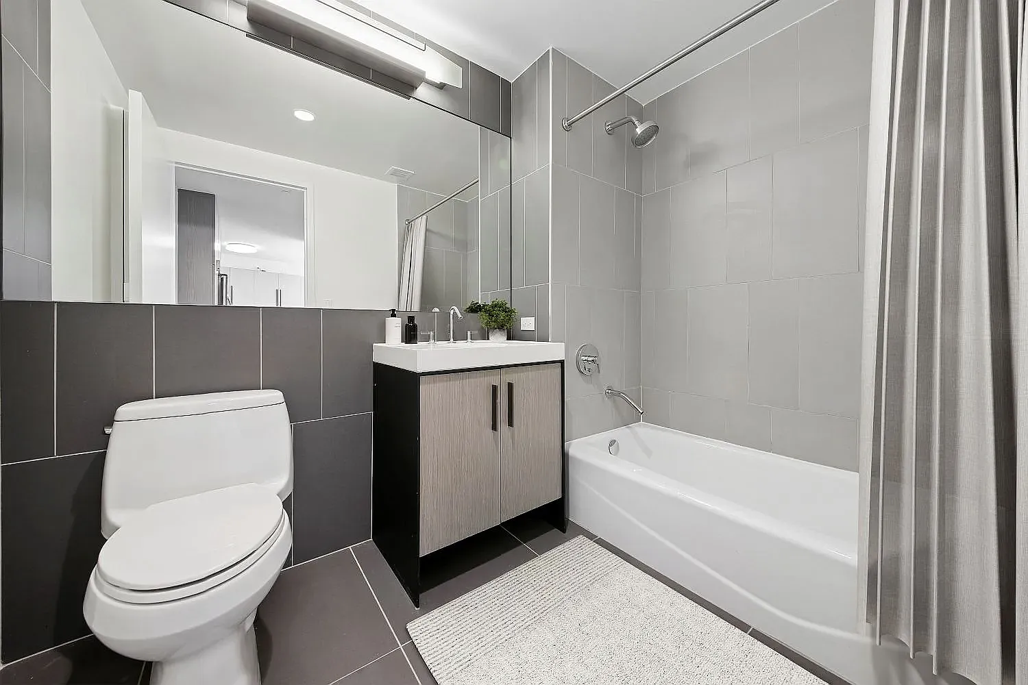 250 Ashland Place — Photo 2