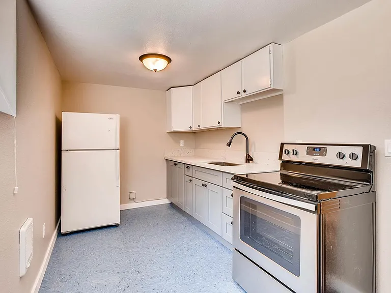 2100 NE Flanders St #2100 — Photo 4