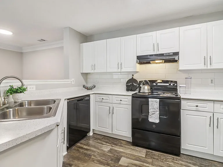 Walden Brook Apartments — Photo 16
