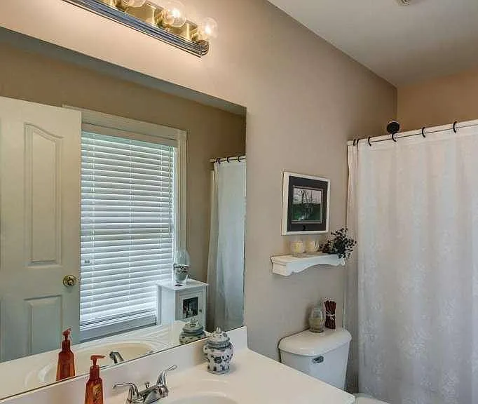 361 Reynolds Dr — Photo 2