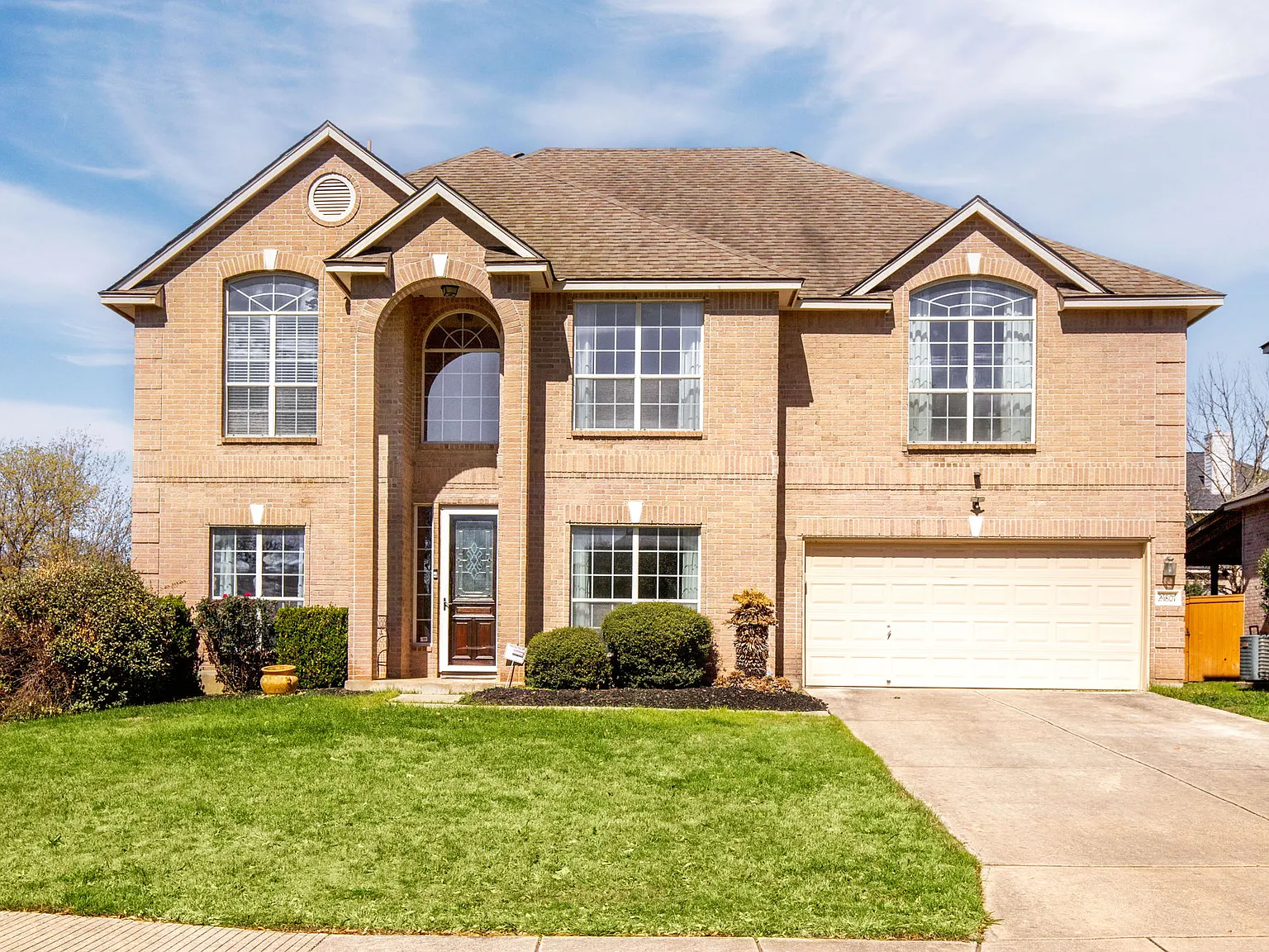 5 bed, $7,800 — Photo 3