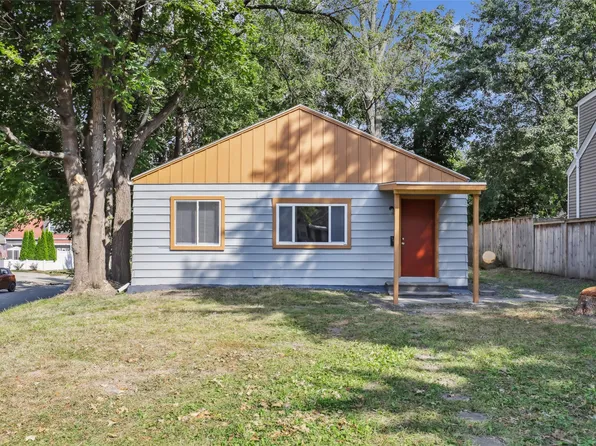 2421 39th St, Des Moines, IA 50310