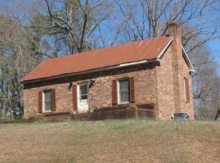 330 E 4th St, Walnut Cove, NC 27052