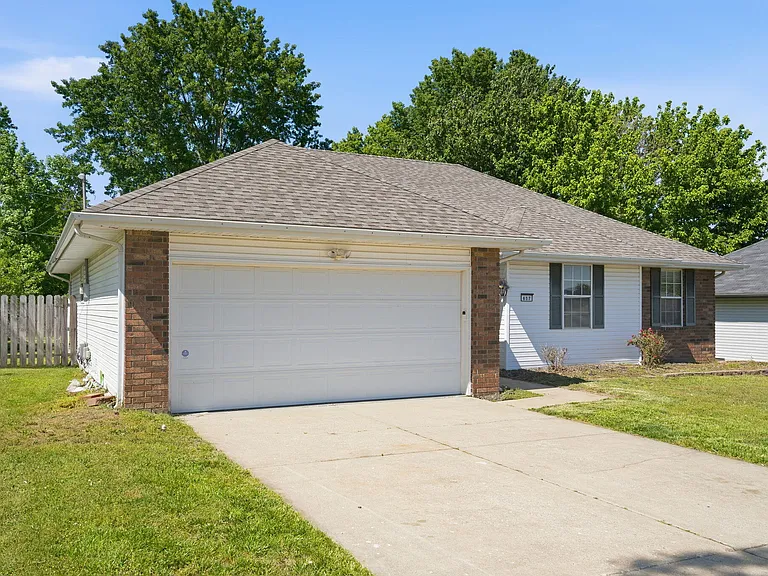 657 Kings Carriage Rd — Photo 3