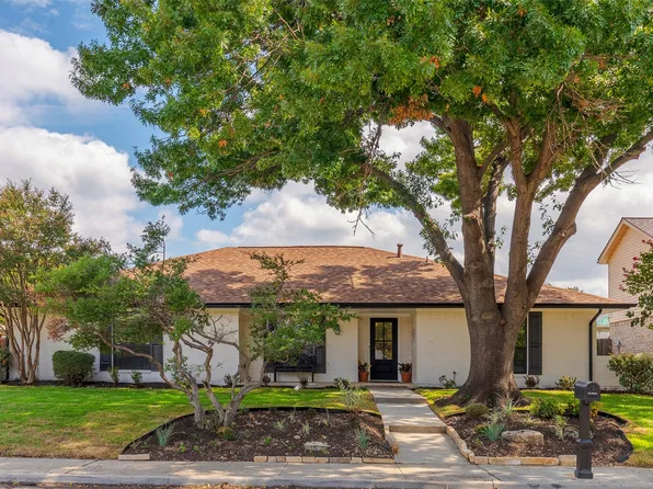 1919 Maxwell Dr, Lewisville, TX 75077