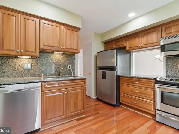 8407 Willow Forge Rd, Springfield, VA 22152