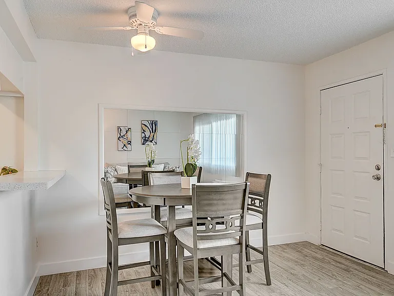 4050_Palos Verdes St_model-4