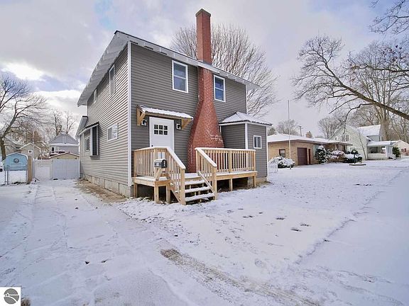 3rd image of 708 Lincoln St
