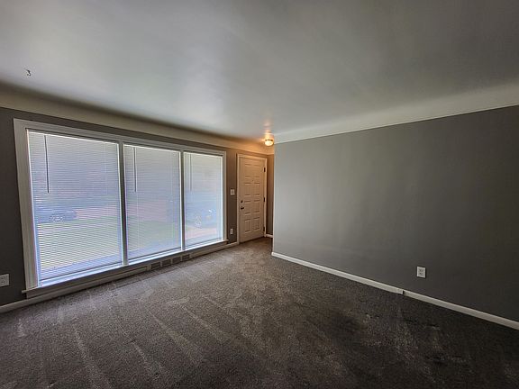 5th image of 3277 Terry St