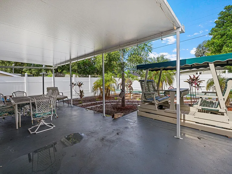 1220 Rhodes Ave — Photo 20