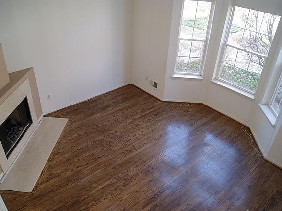4th image of 142 S Georgetown Sq #1