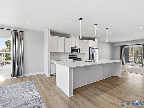 4th image of 8051 Lake Laurel Ln #B