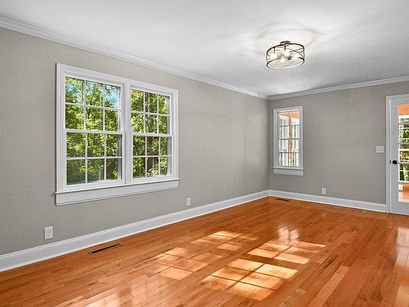 3rd image of 104 Timberland Dr