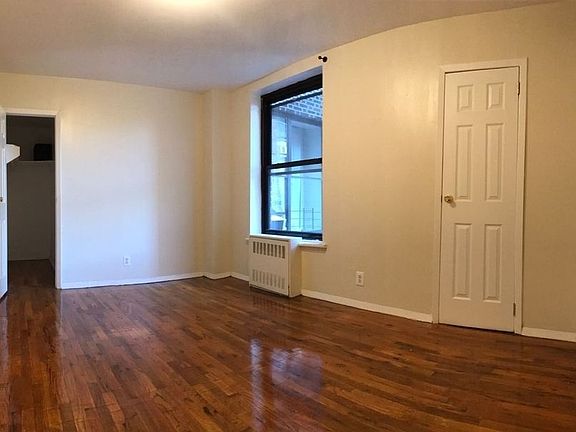 4th image of 284 Eastern Pkwy APT 4I