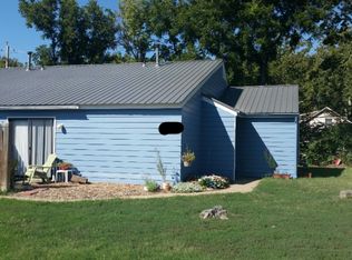1421 McCain Ln, Manhattan, KS 66502